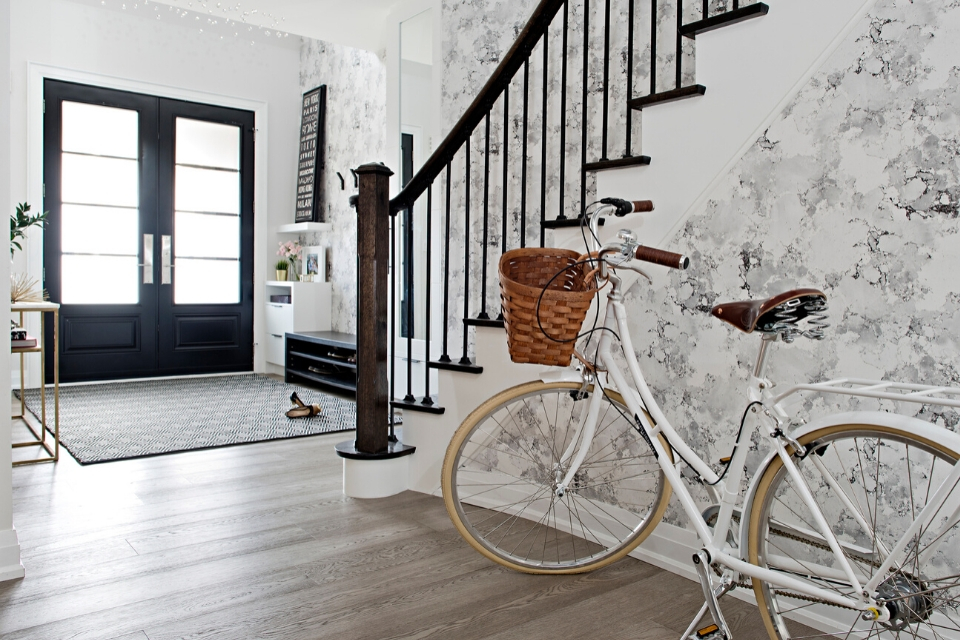 Black and White Entryway Design